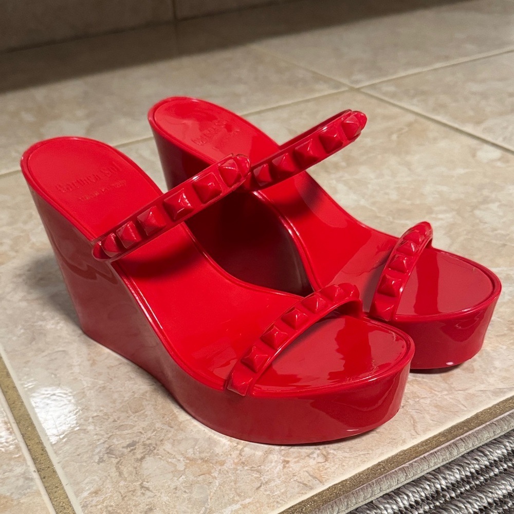 Carmen Sol Red Wedge Platforms